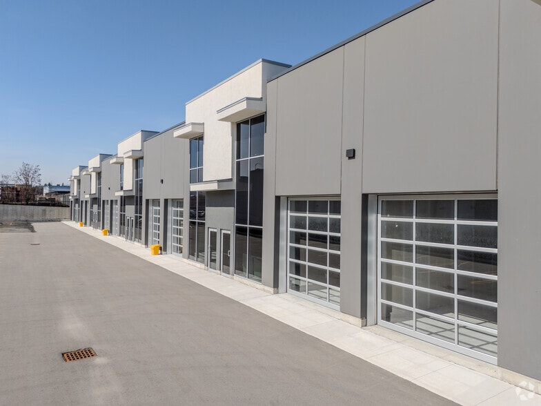 24 Ditton Dr, Hamilton, ON for sale - Building Photo - Image 2 of 3