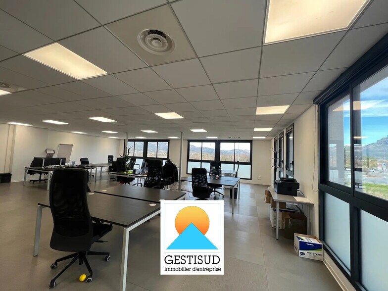 Office in Aubagne for lease - Interior Photo - Image 3 of 6