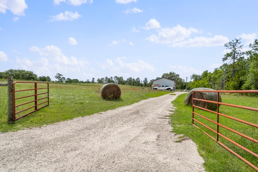 130 Strawberry ln, Pomona Park, FL for sale - Primary Photo - Image 1 of 27
