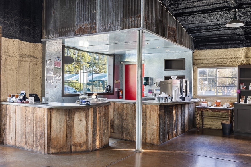 3106 Golden Gate Dr, Napa, CA for sale - Interior Photo - Image 3 of 43