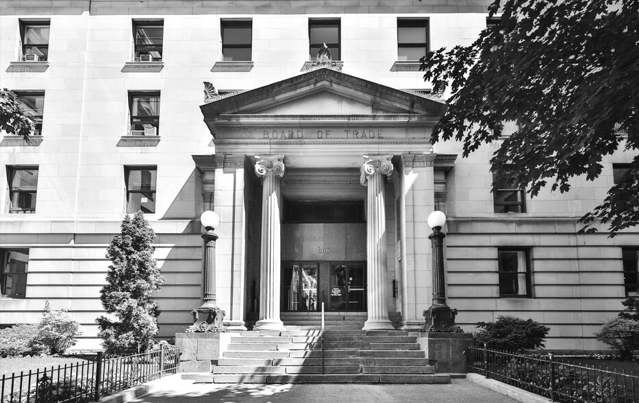 300 Rue Du Saint-Sacrement, Montréal, QC for lease - Building Photo - Image 2 of 5