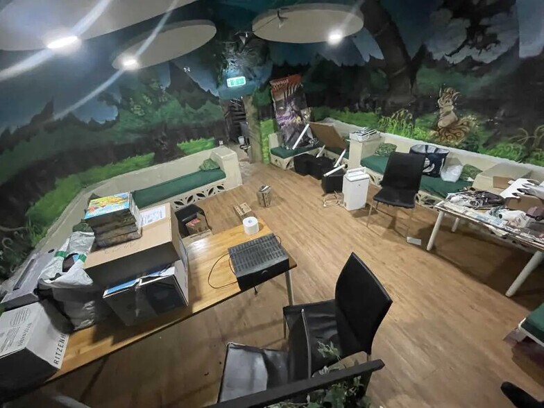 Retail in Rouen for sale - Interior Photo - Image 3 of 3