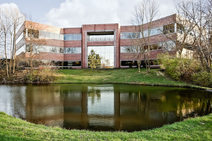 8330 Allison Pointe Trl, Indianapolis, IN for lease - Primary Photo - Image 1 of 10