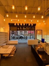 Retail in Barcelona, Barcelona for lease Interior Photo- Image 2 of 8