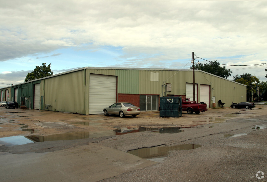 440-460 N Rockwell Ave, Oklahoma City, OK for lease - Building Photo - Image 3 of 5