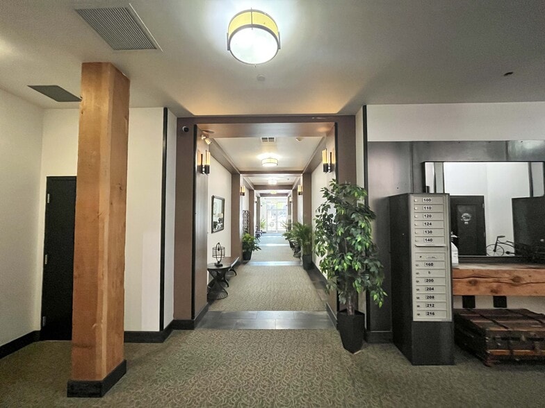 249 Liberty St NE, Salem, OR for lease - Interior Photo - Image 3 of 31