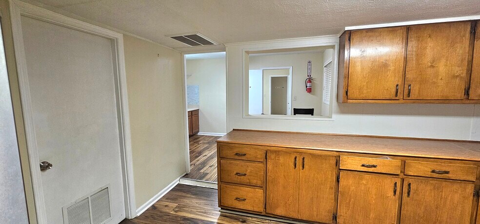 3223 Shallowford Rd, Atlanta, GA for lease - Building Photo - Image 3 of 29