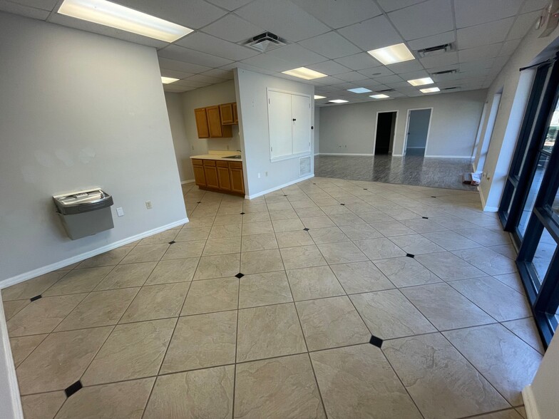 1701 Kennedy Pt, Oviedo, FL for lease - Building Photo - Image 3 of 24