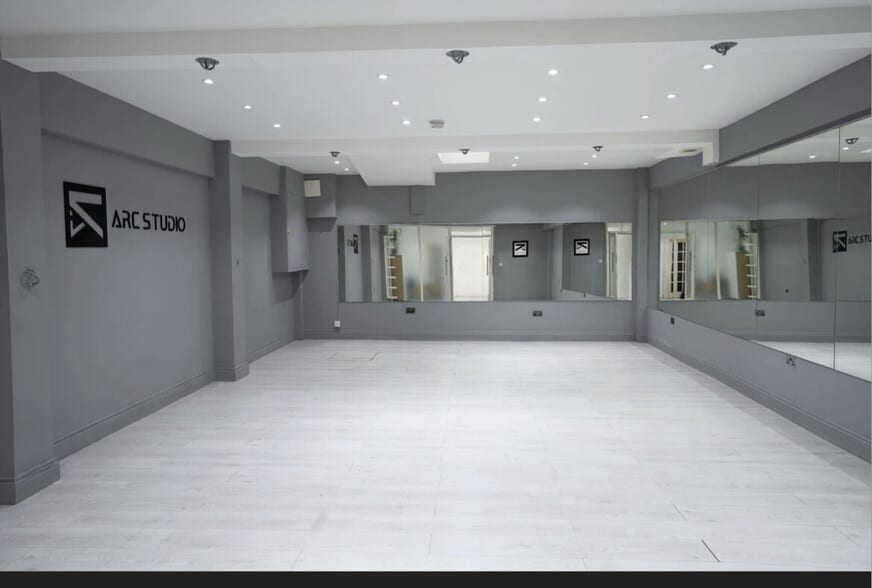 345 North End Rd, London for lease - Interior Photo - Image 3 of 9