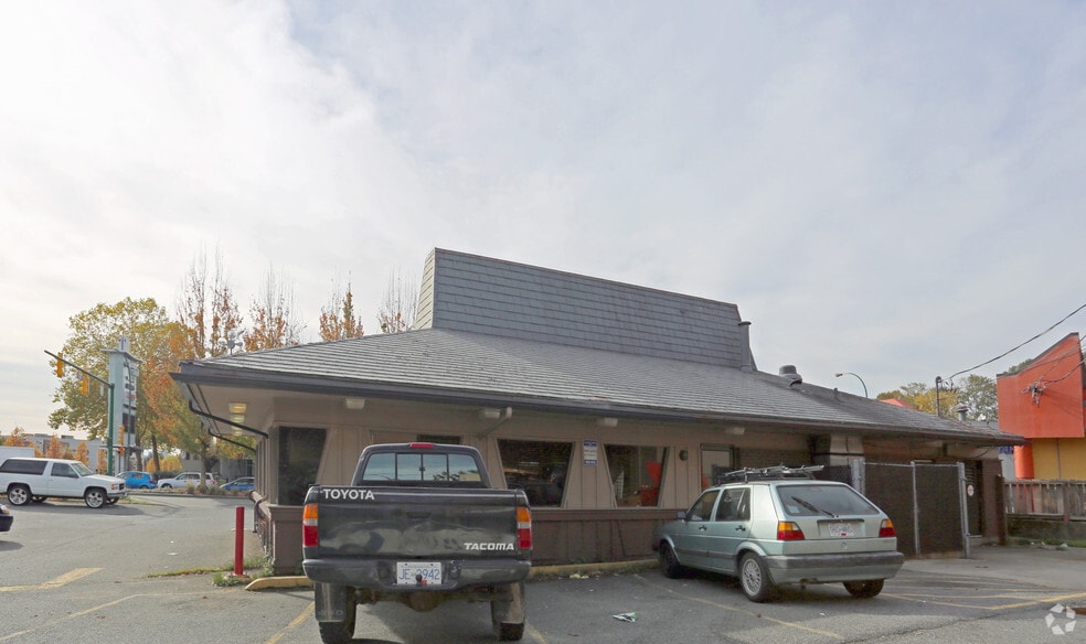 906 Marine Dr, North Vancouver, BC for lease - Building Photo - Image 3 of 4
