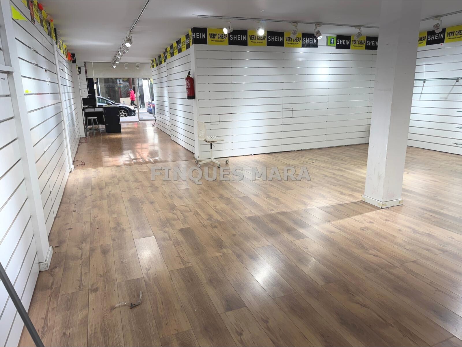 Retail in Sant Boi de Llobregat, Barcelona for lease Interior Photo- Image 1 of 5