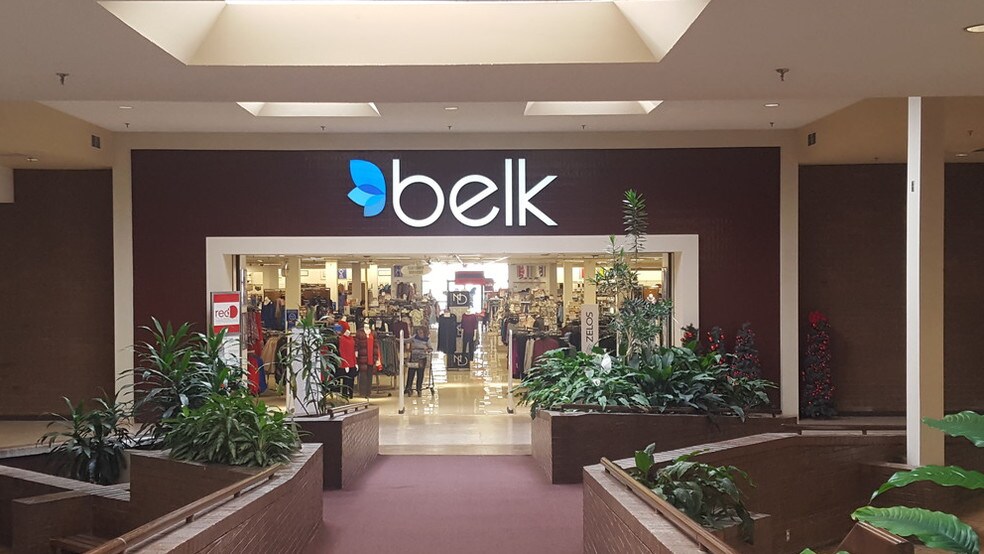 1051 Claypool Hill Mall Rd, Cedar Bluff, VA for sale - Primary Photo - Image 1 of 1