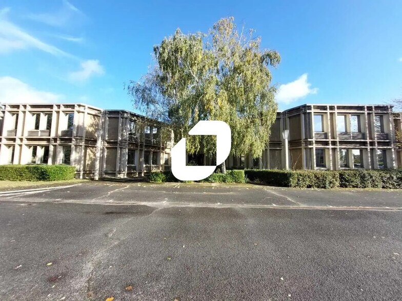 Office in Saint-Aubin for lease - Building Photo - Image 3 of 12