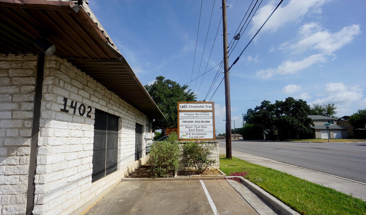 1402 Chisholm Trail Rd, Round Rock, TX 78681