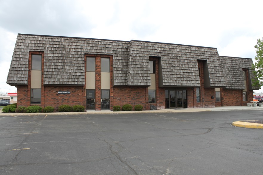 7820 N University St, Peoria, IL for lease - Building Photo - Image 2 of 12