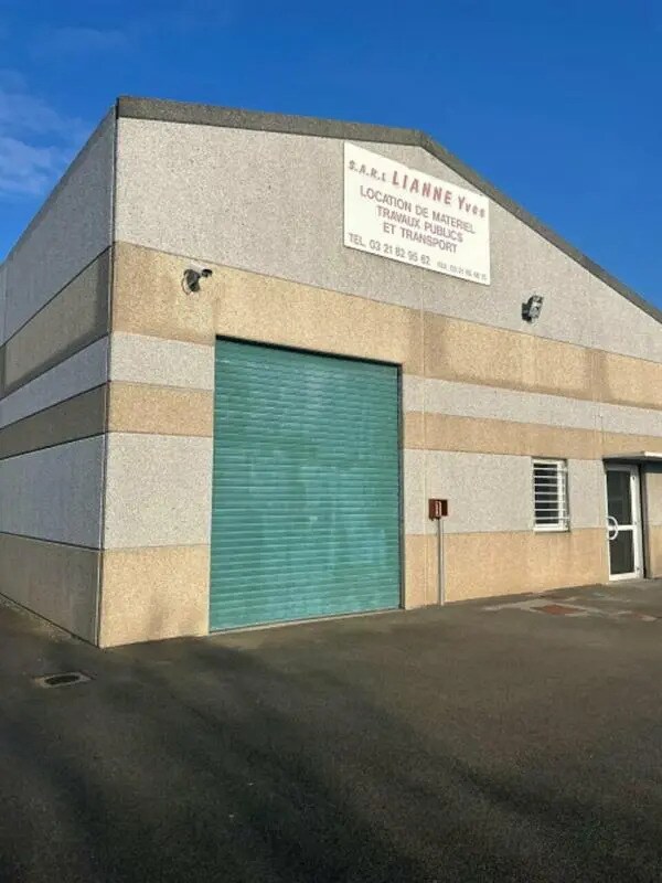 Flex in Calais for lease Building Photo- Image 1 of 6