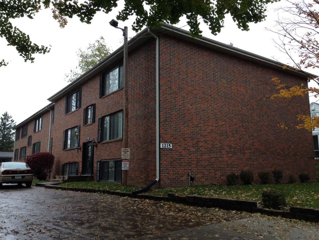 1215 Oakland Rd NE, Cedar Rapids, IA for sale Building Photo- Image 1 of 1