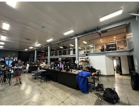 11318-11320 Santa Monica Blvd, Los Angeles, CA for lease Interior Photo- Image 2 of 24