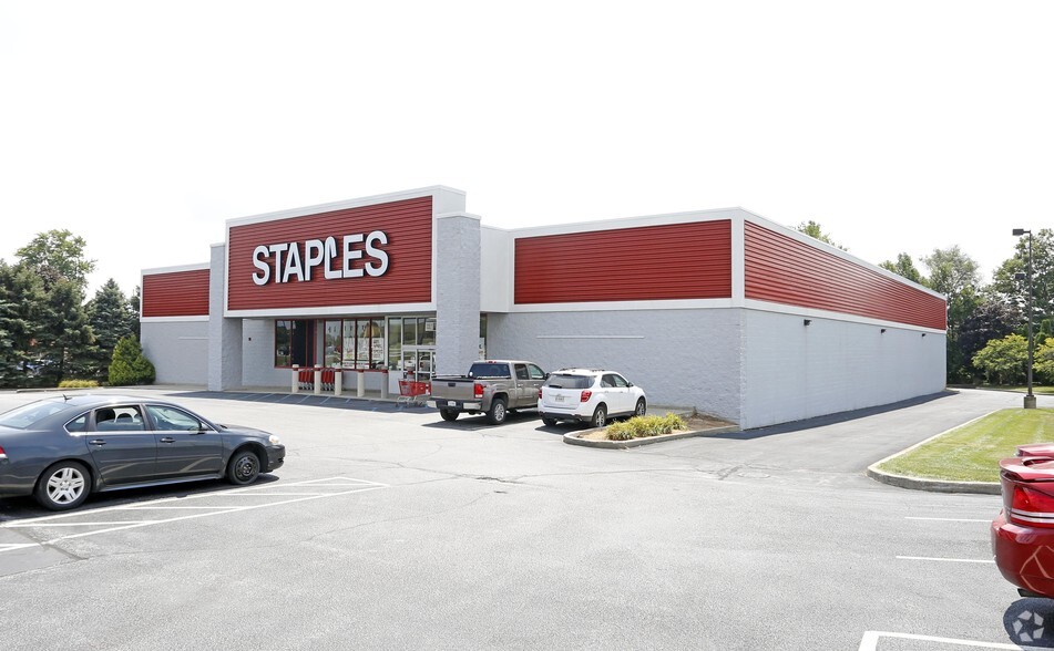 2106 Morthland Dr, Valparaiso, IN 46383 Staples