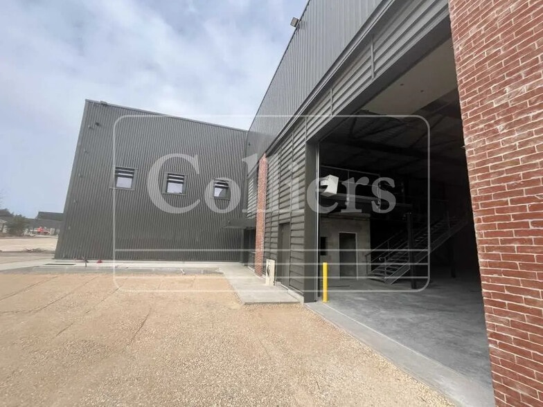 Flex in Signes for lease - Building Photo - Image 3 of 3