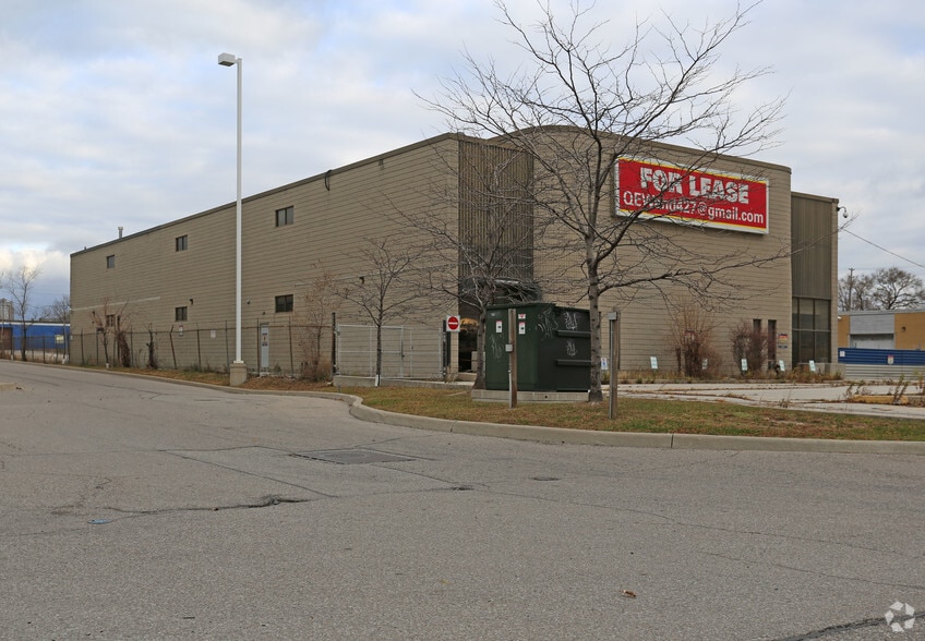 76 Fordhouse Blvd, Toronto, ON for sale - Primary Photo - Image 1 of 1