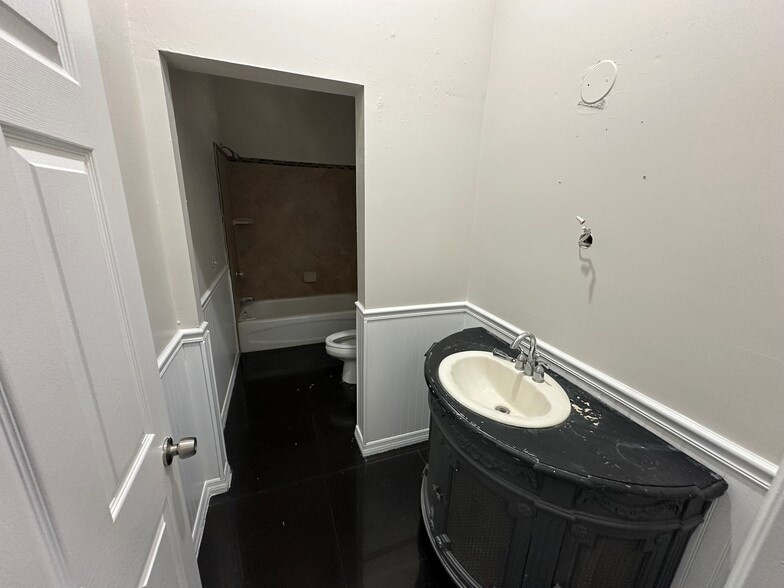 2009 N Armenia Ave, Tampa, FL for lease - Interior Photo - Image 2 of 8