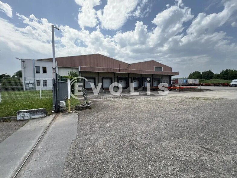 Flex in SAINT-SYMPHORIEN-D'OZON for lease - Building Photo - Image 2 of 13