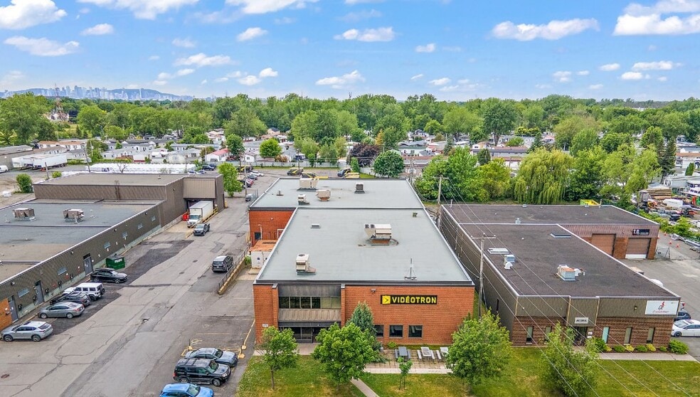 3750 Rue Richelieu, Saint-hubert, QC for sale - Primary Photo - Image 1 of 1
