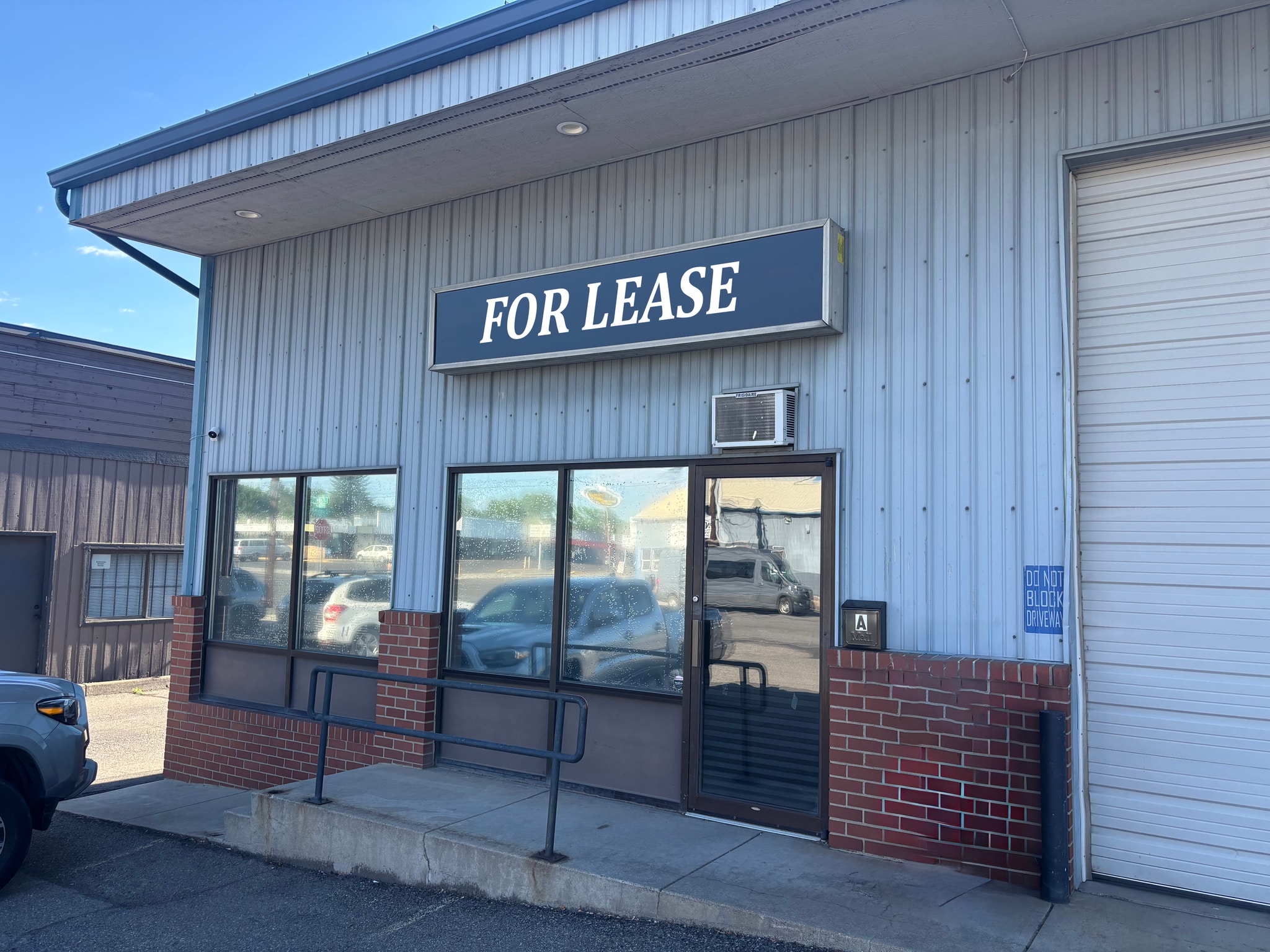 1414 N Fiske St, Spokane, WA for lease Interior Photo- Image 1 of 2