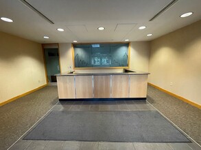 1684 Woodlands Dr, Maumee, OH for lease Lobby- Image 2 of 17