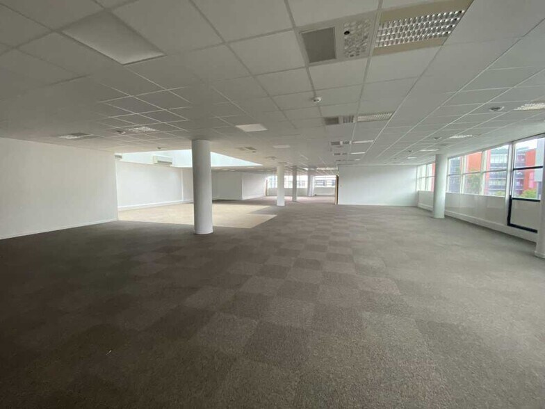 60 Avenue Rockefeller, Lyon for lease - Building Photo - Image 3 of 12