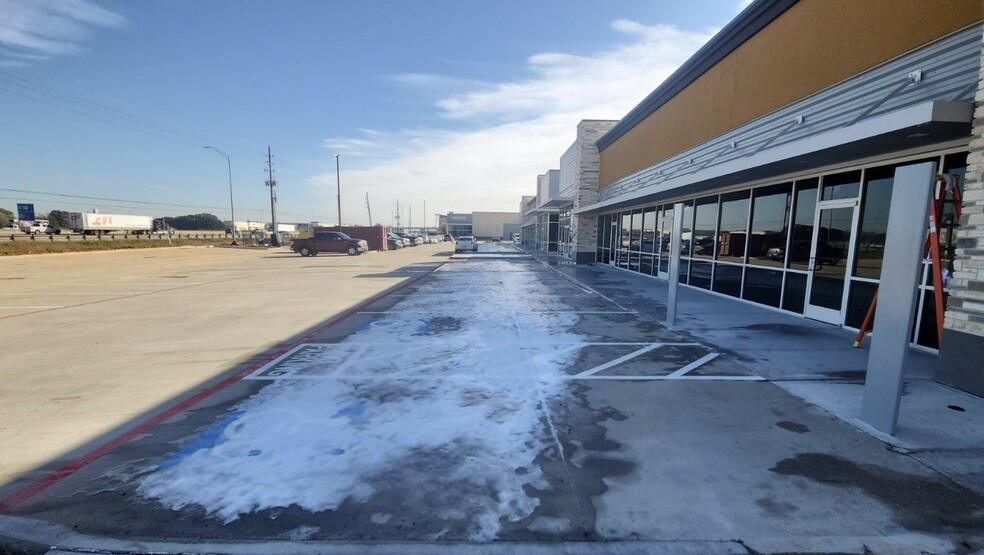 I-10 & Pin Oak Rd, Katy, TX for lease - Building Photo - Image 3 of 15