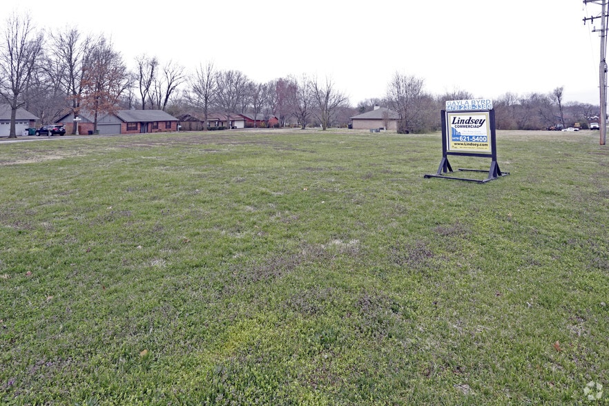 2602 W Olive St, Rogers, AR 72756