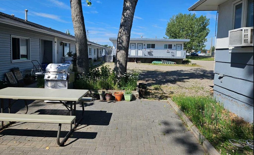 115 2nd St SE, Vulcan, AB for sale Primary Photo- Image 1 of 1