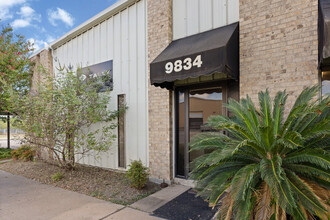 9834 Windmill Park Ln, Houston, TX for lease Building Photo- Image 1 of 22