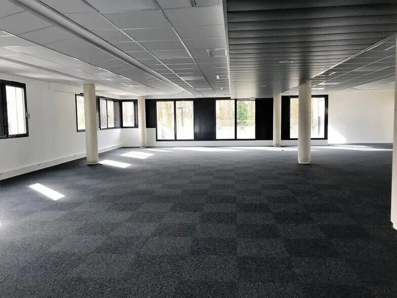 Office in Champs-sur-Marne for sale - Building Photo - Image 3 of 14