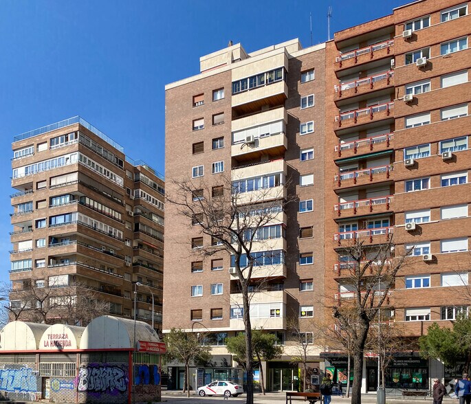Multifamily in Madrid, Madrid for sale - Primary Photo - Image 1 of 2