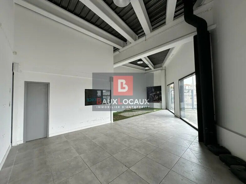Retail in Le Pontet for lease - Interior Photo - Image 2 of 11