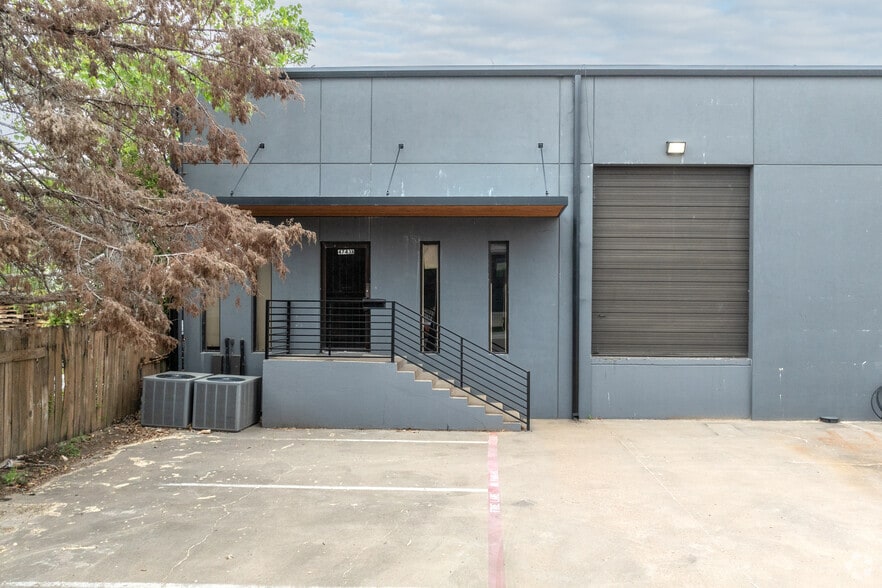 4741-4743 Iberia Ave, Dallas, TX for lease - Building Photo - Image 3 of 6