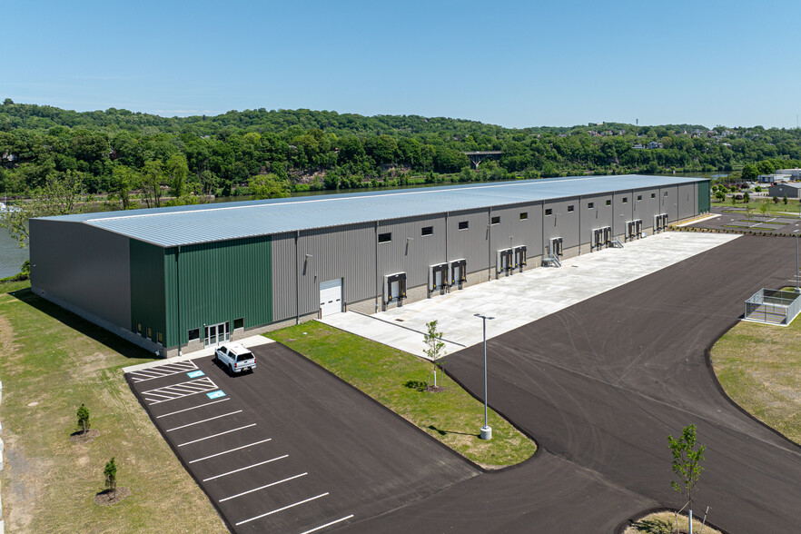 3051 Gulf Rd, Pittsburgh, PA for lease - Building Photo - Image 1 of 8