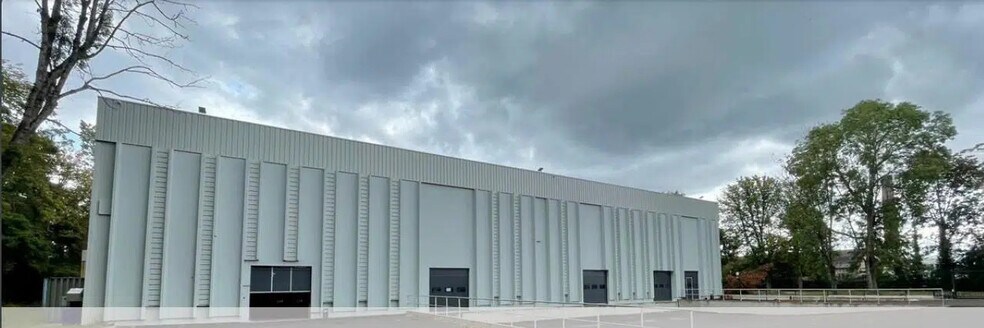 9 Rue D'Epluches, SAINT-OUEN-L'AUMONE for lease - Building Photo - Image 1 of 5