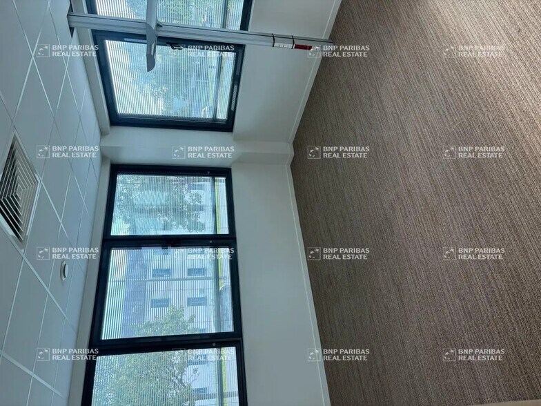Office in Tours for lease - Interior Photo - Image 3 of 8