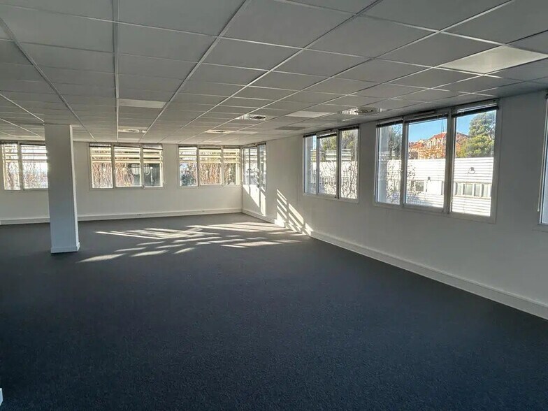 7 Avenue Andre Roussin, Marseille for lease - Building Photo - Image 2 of 74