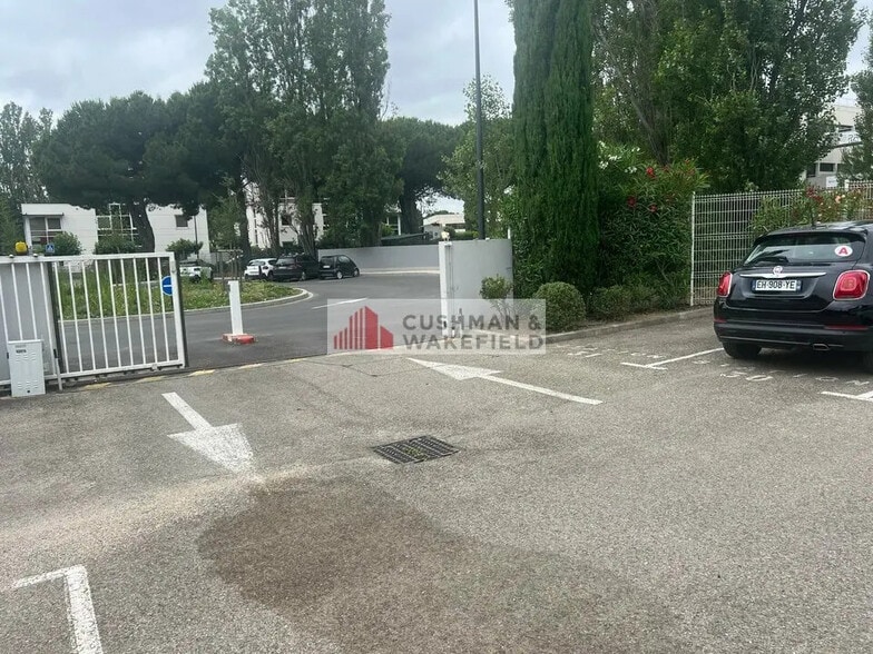 Office in Nîmes for lease - Building Photo - Image 3 of 3