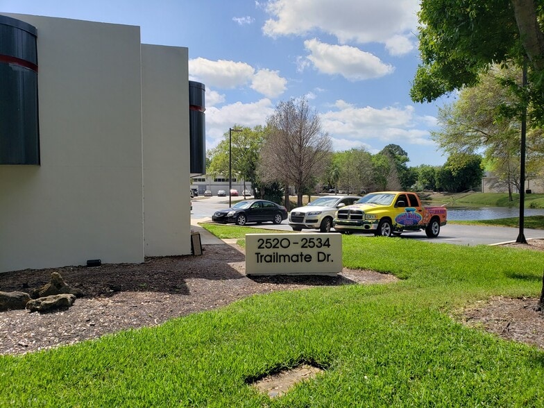 2534 Trailmate Dr, Sarasota, FL for lease - Building Photo - Image 2 of 2