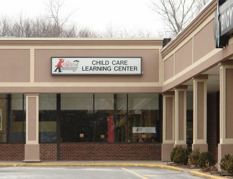 38-40 Tunxis Ave, Bloomfield, CT for lease - Building Photo - Image 3 of 15