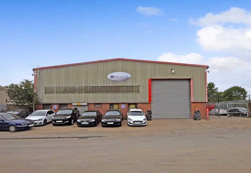 69 Weir Rd, London for sale - Building Photo - Image 1 of 1