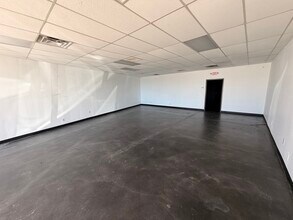 800-828 W Edmond Rd, Edmond, OK for lease Interior Photo- Image 2 of 3