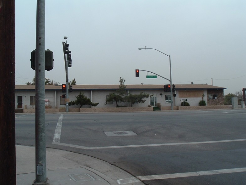 712-800 N Chester Ave, Bakersfield, CA for lease - Building Photo - Image 2 of 8