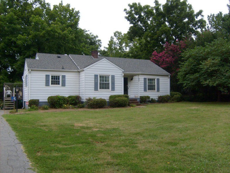 2840 Middlebrook Dr, Clemmons, NC 27012